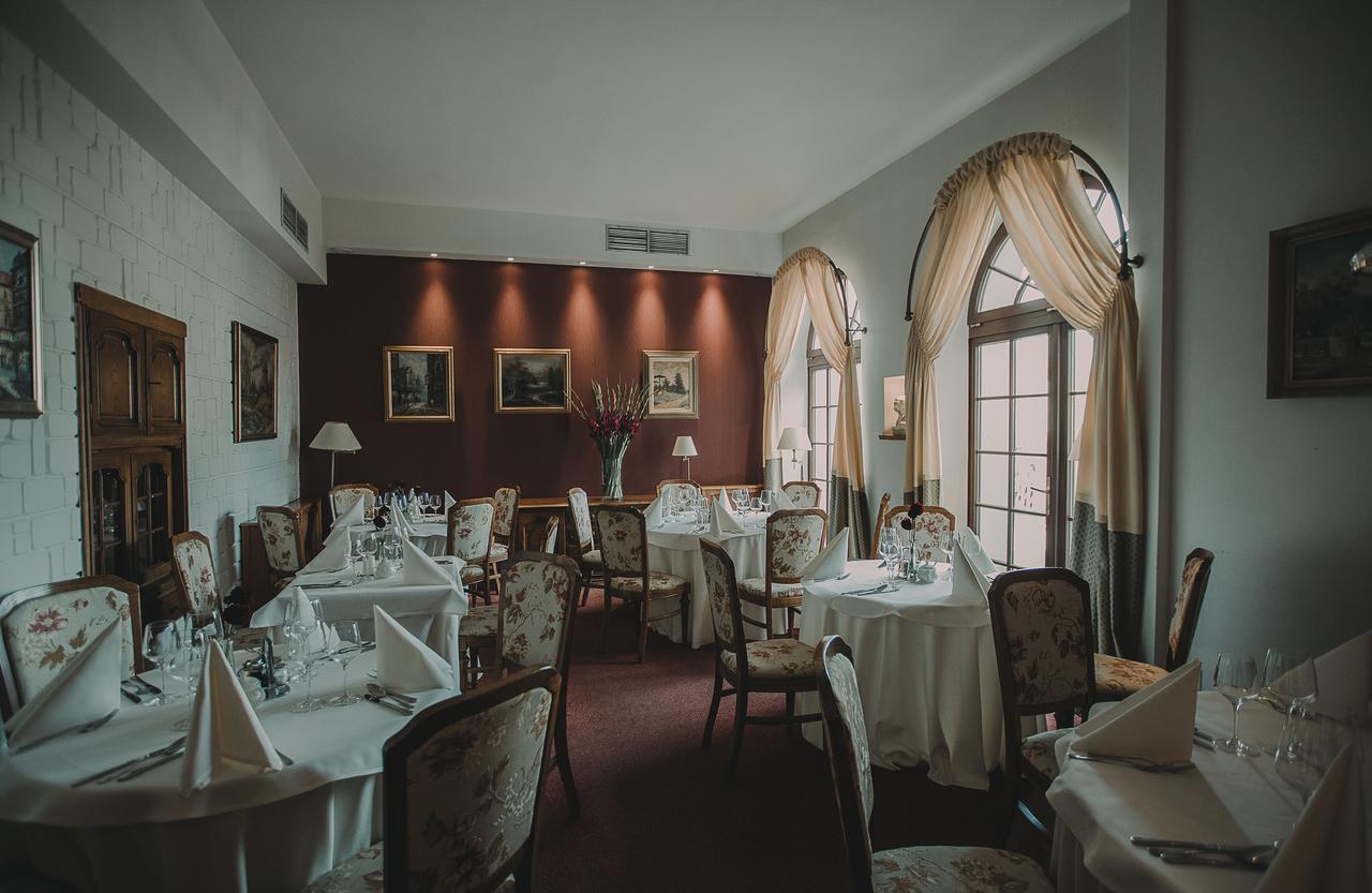 Hotel Restaurant Boss Miłosław Exterior foto